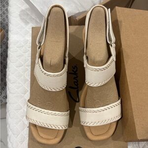 Clarks Women's 8.5W  Cream Sandals not an original box